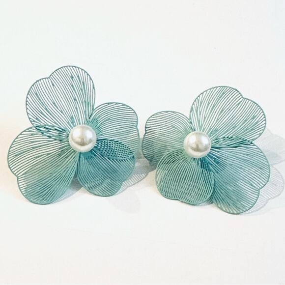 Aqua Filigree Flower Pearl Stud Earrings - Picture 1 of 2
